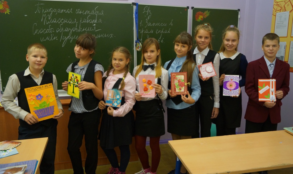 Школьники и студенты из Ясенева могут сделать открытки ко Дню пожилых людей